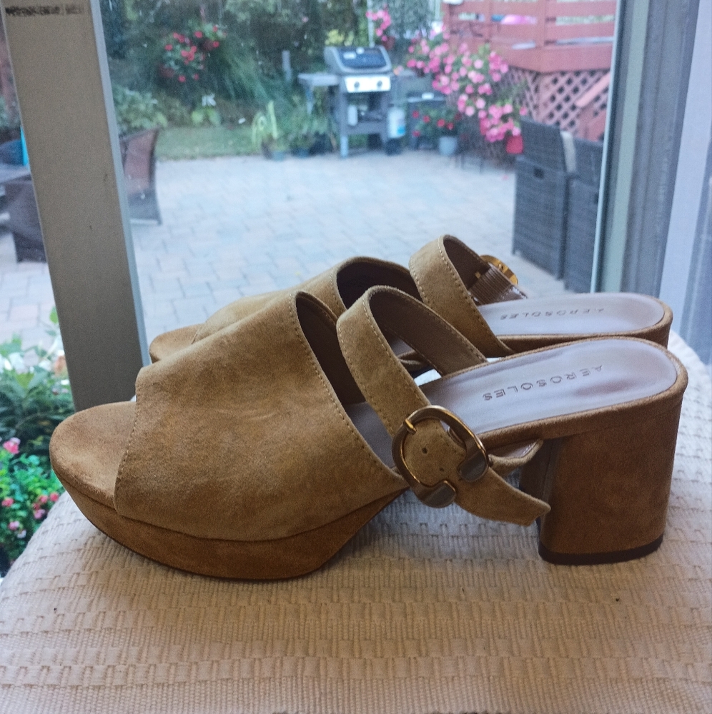 NWT.Tan Suede Block Heel Mules.Size 9.5 - Picture 2 of 10